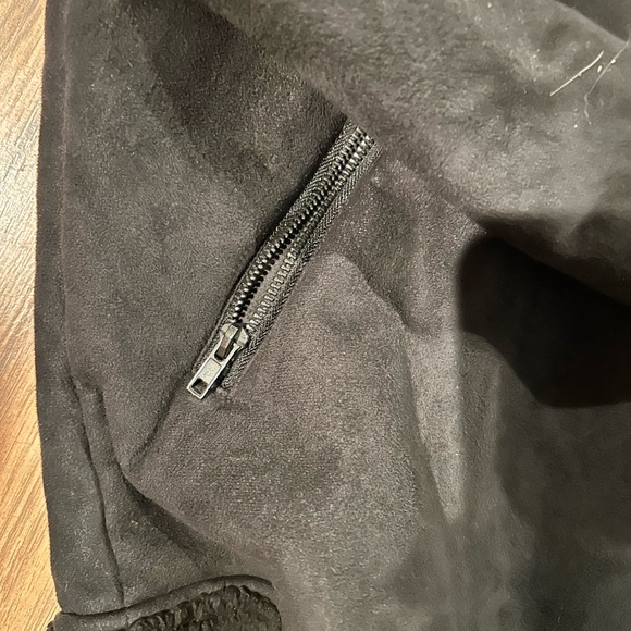 Furry jacket - Picture 3 of 4